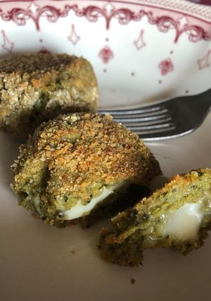 Foto di Polpette senza glutine di broccoli con cuore filante di formaggio