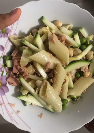 Una foto de ⁝ ༘ ⃗ Ensalada fresca de atún :･ﾟ