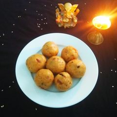 A picture of Sattu Ladoo.