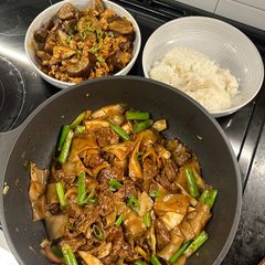 A picture of Beef Chow Fun.
