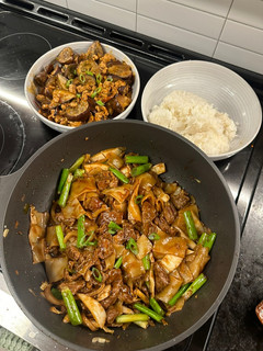 A picture of Beef Chow Fun.