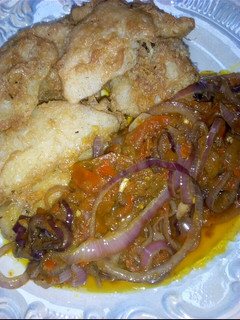 A picture of Fried yam with sauce.