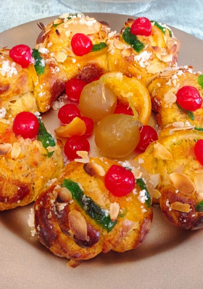 Una foto de Roscón de reyes casero con leche condensada 🐫👑🐪👑🐫👑