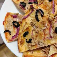 Pizza z tuńczykiem na tortilli-レシピのメイン写真