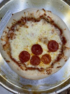 Una foto de Pizza en asador a gas gran P