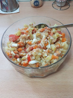 Una foto de Ensalada de verano hortelana 😋