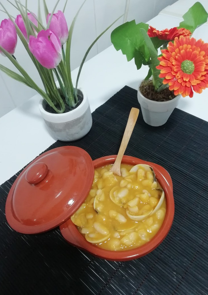 Una foto de Alubias con almejas