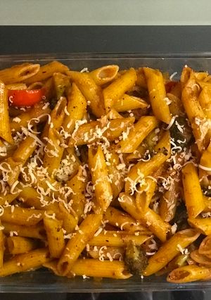 A picture of Pasta in red sauce.