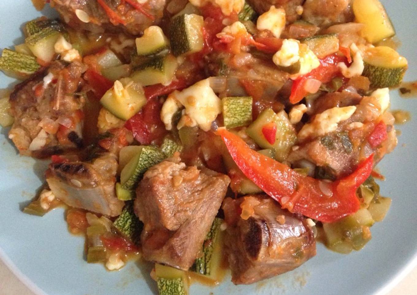 Costillas de cerdo con calabacitas y queso