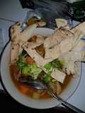 Sopa de res con verdura y tortilla
