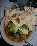 Sopa de res con verdura y tortilla
