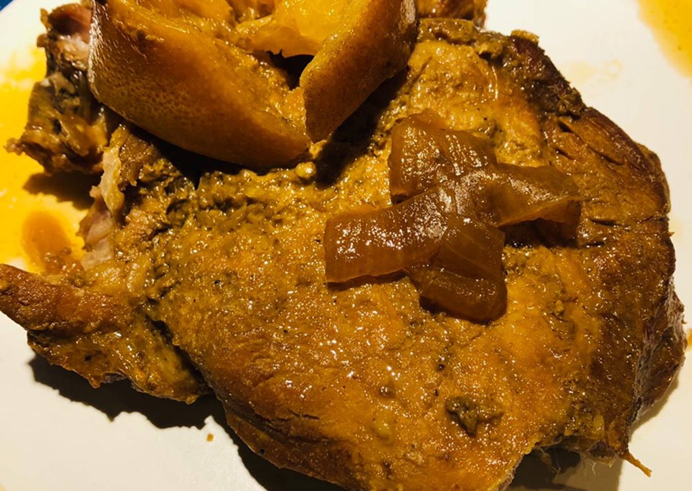 Pot with sweet oranges der Pork bethat