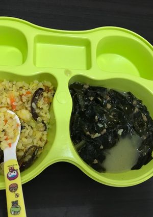 Hình của món Cơm rang thập cẩm vs canh rong biển.