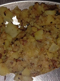 जीरा आलू (jeera aloo recipe in Hindi) रेसिपी मुख्य फोटो