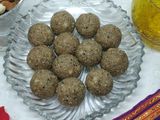 डिंक उडीद लाडू (dink urid laddu recipe in marathi)