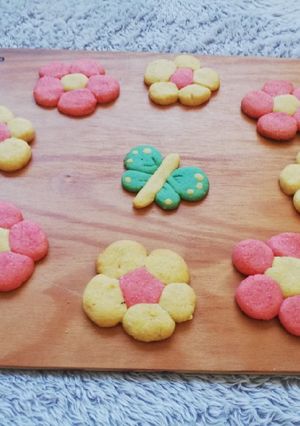 Una foto de Galletas de naranja con diseño de flores