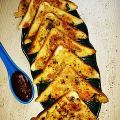A picture of #tiffin box# semolina toast.