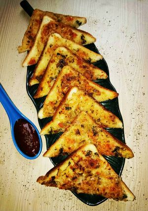 A picture of #tiffin box# semolina toast.