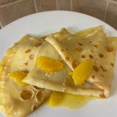 A picture of Crêpes Suzette.