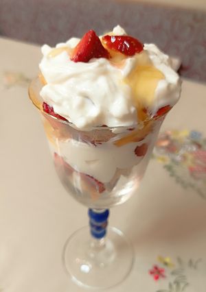 Φωτογραφία της συνταγής Trifle με γιαούρτι, τσουρέκι και φράουλες 🍓😲