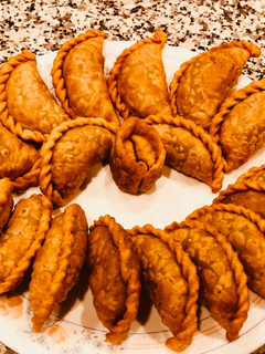 લીલવા નાં ઘુઘરા (Tuver Na Lilva Na Ghughra -Kachori recipe in Gujarati) રેસીપી મુખ્ય ફોટો