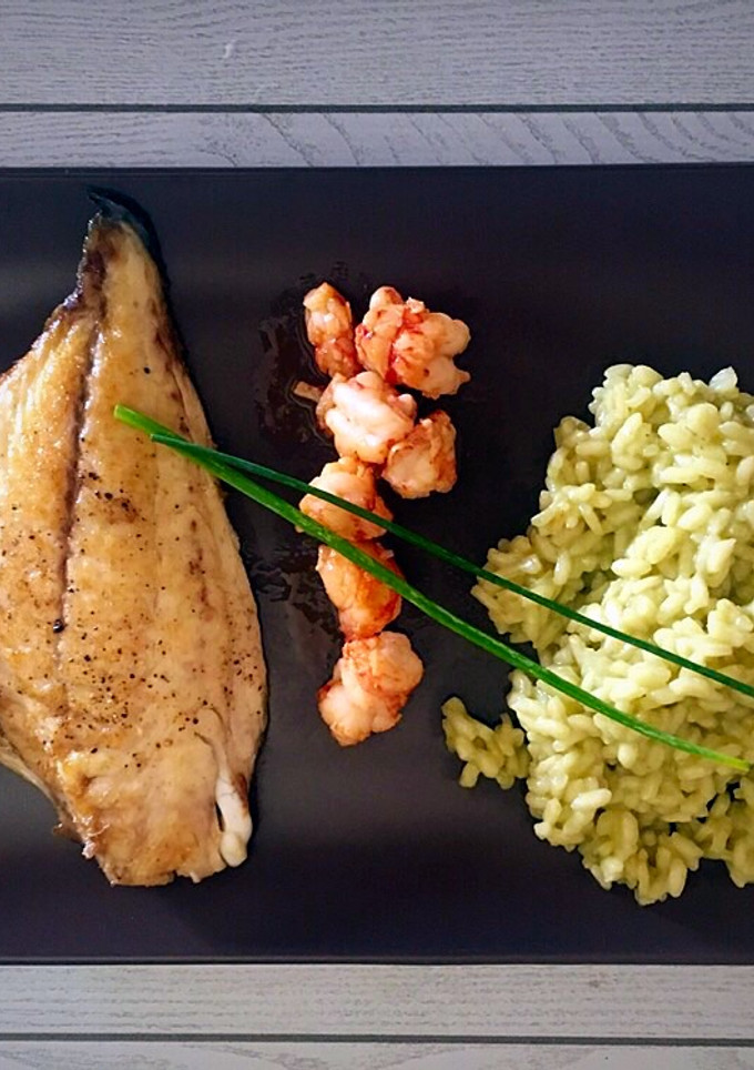 Una foto de Risotto con dorada y gambones