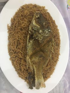 صورة لوصفة رز صيادية وسمك مقلي