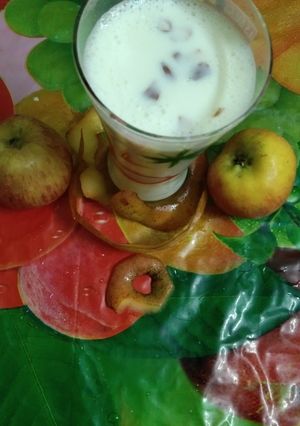सेब के छिलके का मिल्क शेख (seb ke chilke ka milk shake recipe in Hindi) रेसिपी मुख्य फोटो
