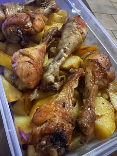 Фото Куриные ножки с картошкой в рукаве 🍗.
