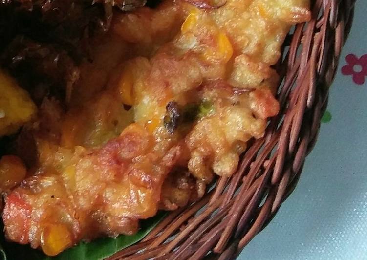 Bakwan jagung_teman makan nasi kuning manado (resep di sblh)