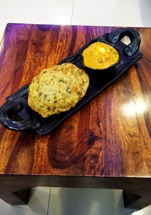 A picture of Methi puri.