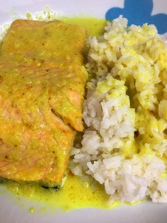 Una foto de Salmón al curry