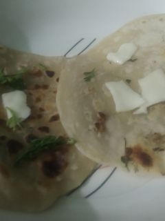 ঈস্ট ছাড়া চীজ নান (yeast chara cheese naan recipe in Bengali) রেসিপির প্রধান ছবি