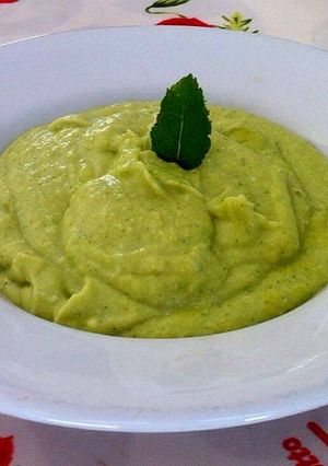 Una foto de Crema de guisantes y menta