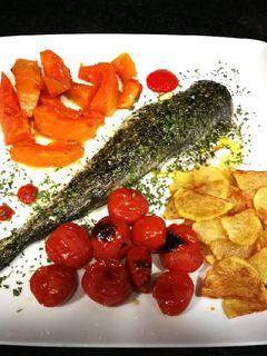 Una foto de Merluza con verduras al horno