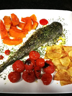 Una foto de Merluza con verduras al horno