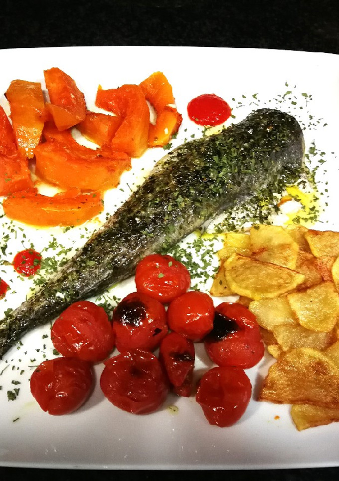 Una foto de Merluza con verduras al horno