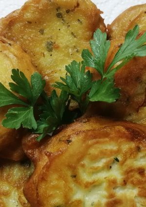 Cukkini fokhagymás-joghurtos bundában recept fotója