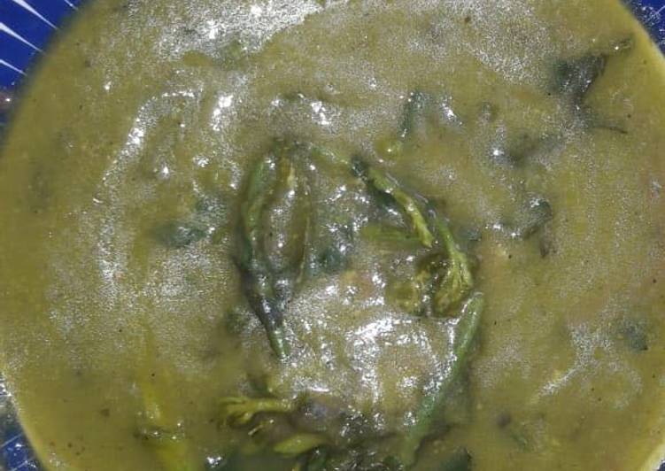 Caldo verde de chuchu com espinafre