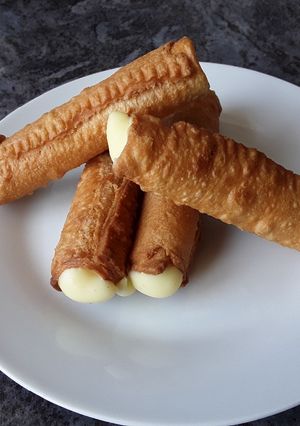Una foto de Canutillos rellenos de crema pastelera