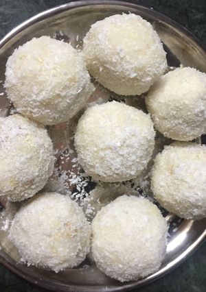 A picture of Stuffed dry fruits paneer mawa laddu.