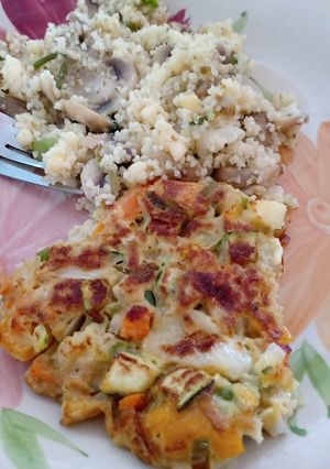 Una foto de 🥒🍄🥒🍄 cuscús al champiñón con tortilla de verduras🥒🍄🥕🥒