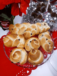 Una foto de Trenzas y caracolas de pan dulce con pepitas de chocolate 🎄