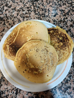 Una foto de Panecillos de harina de garbanzo en sartén