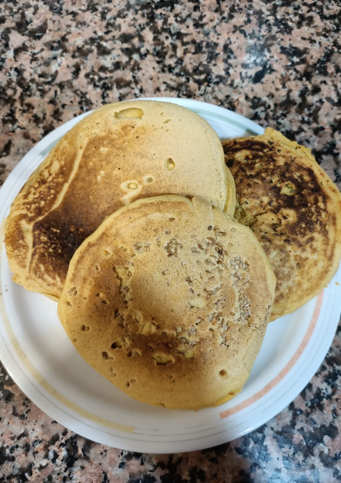 Una foto de Panecillos de harina de garbanzo en sartén