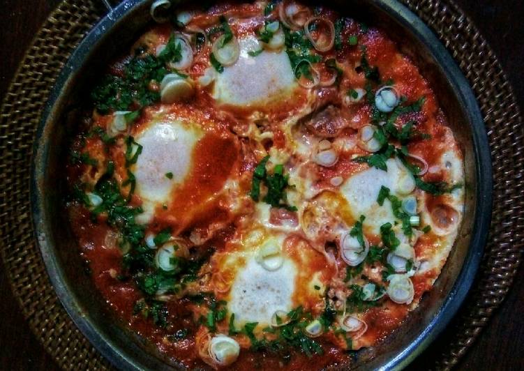 urutan Menyiapkan Shakshuka yang Enak Banget