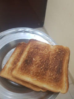 A picture of Bread toasts.