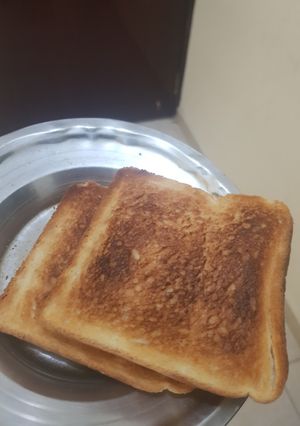 A picture of Bread toasts.