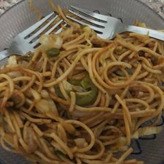 A picture of Chowmein/ Hakka noodles.