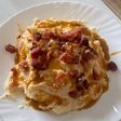 Ensaladilla de guanciale con crema de huevo curada
